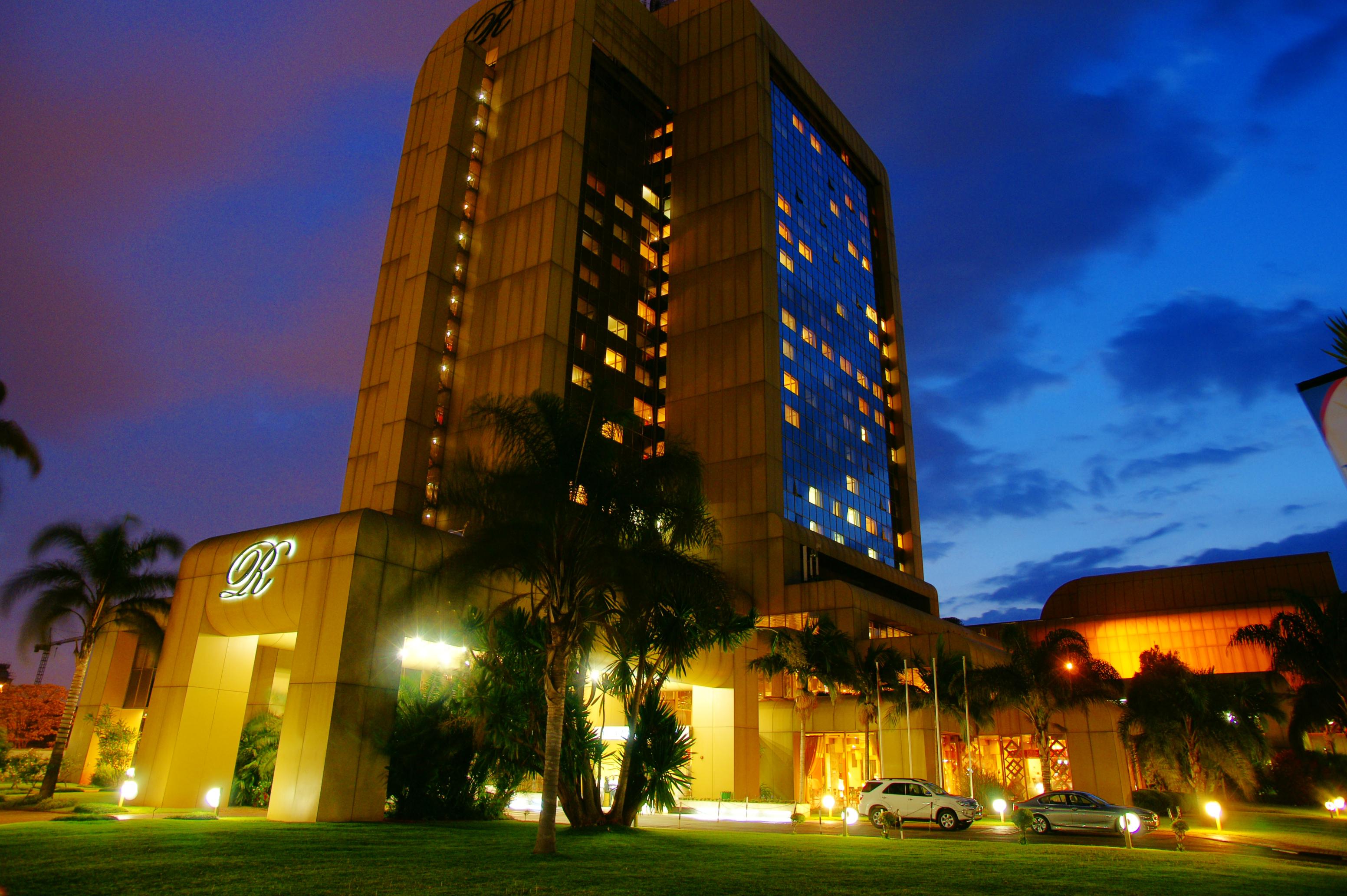 Rainbow Towers Hotel & Conference Centre Хараре Экстерьер фото
