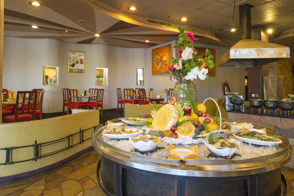 Rainbow Towers Hotel & Conference Centre Хараре Экстерьер фото
